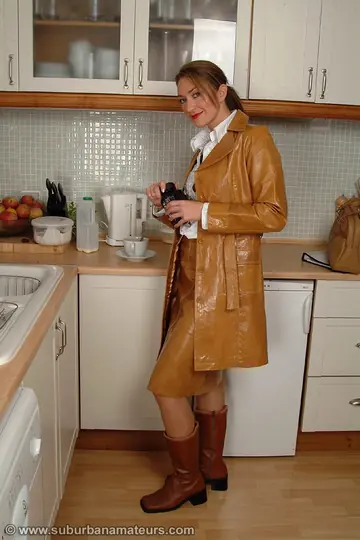 Elen Cole – Blonde MILF Undresses in Lingerie and Stockings to Finger in the Kitchen