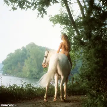 Natalie Smith – British Blonde with Big Tits Poses Nude Outdoors Near Horse