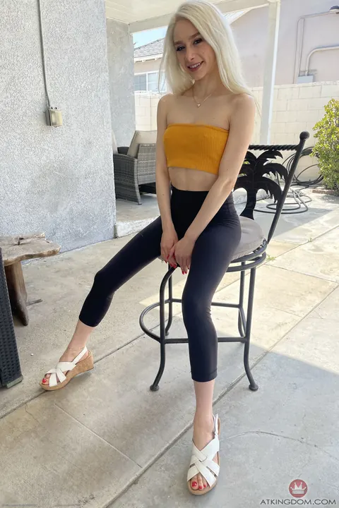 Scarlett Hampton: Petite Blonde Shows Her Pierced Tits and Holes – photo 2 of 21