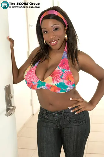 Janet Jade – Busty Ebony MILF Strips Out of Her Jeans for Interracial Handjob