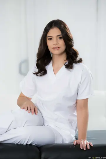 Violet Starr – Latina Strips Out of Her Massage Uniform and Spreads Her Pussy