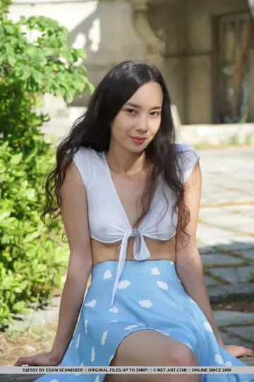 Asian Woman Lifts Her Skirt with No Panties and Spreads Outdoors