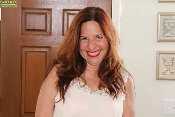Bobby Jackson – Busty Brunette MILF Rips Pantyhose and Spreads Her Hairy Pussy