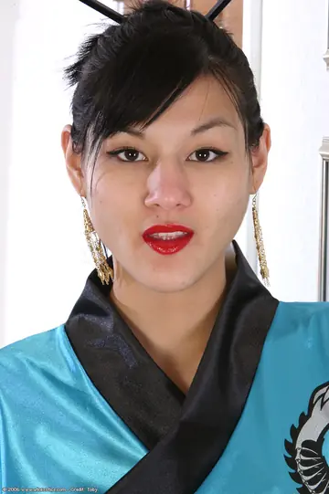 Asian Brunette Spreads Her Shaved Pussy in a Kimono