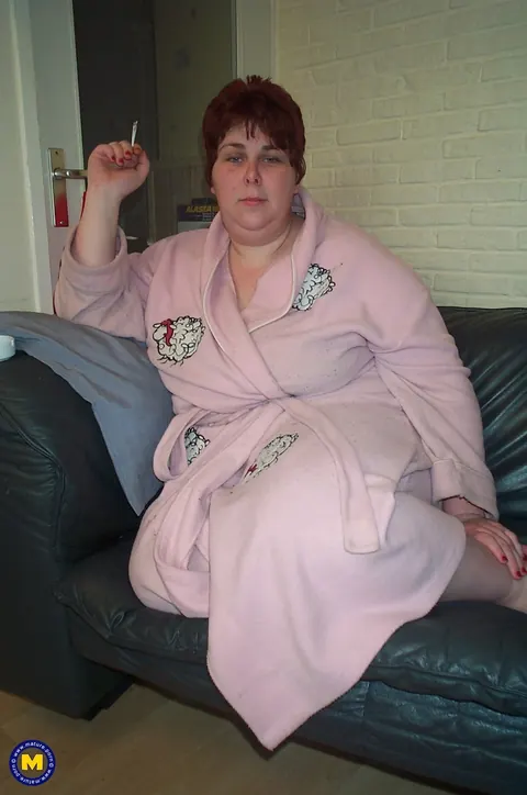 Short-Haired Curvy MILF Bares Her Big Tits and Spreads Wide – photo 1 of 20
