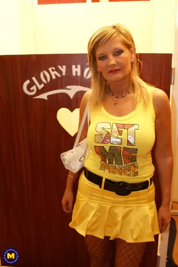 Busty MILF Sucks BBC, Takes Anal Doggy and Gets Pussy Licked in the Bathroom