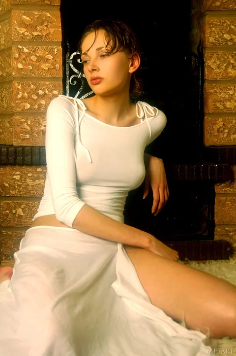 Busty Babe Spreads Her Legs and Shows Her Pussy – photo 3 of 21