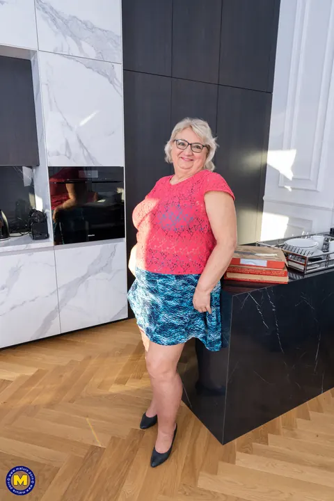 Mature BBW Flashes Her Panties in the Kitchen – photo 3 of 15