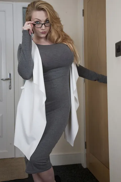 Harmony Reigns: European Babe in Glasses Sucks Cock and Spreads – photo 12 of 16