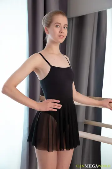 Clockwork Viktoria – Tall Russian Blonde Gives Head and Takes a Creampie in Her Panties