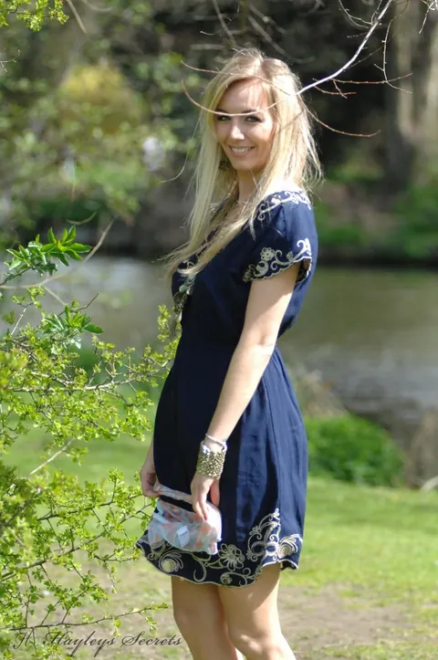 Hayley Marie Coppin: British Blonde MILF Lifts Her Skirt Outdoors in a Public Park – photo 12 of 12