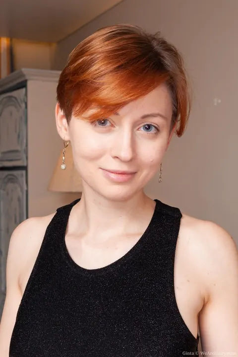 Lilu Rose: Thick Short-Haired Redhead Bares Her Big Tits and Fingers Her Hairy Bush – photo 1 of 16