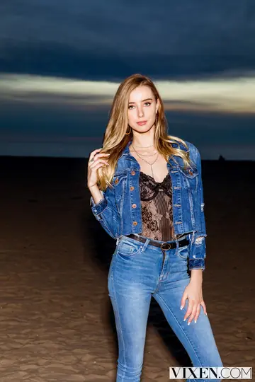 Haley Reed – Tall Slim Blonde in Lingerie and Jeans Gets Doggy Creampie