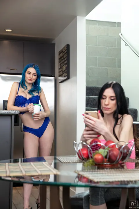 Amber Wildee & Jewelz Blu: German Brunettes Kiss and Facesit in Yoga Pants – photo 10 of 21