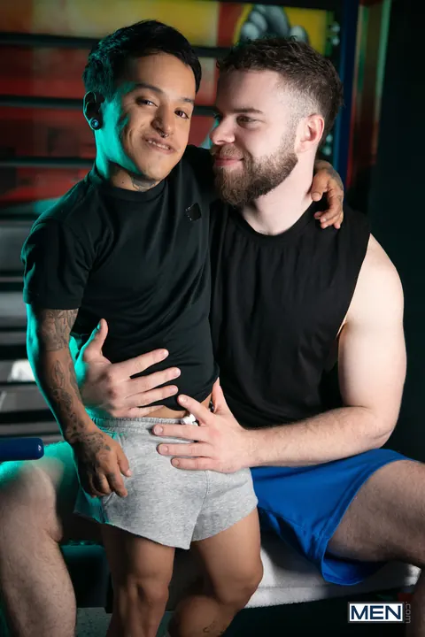 Athletic Man Has Anal Sex with a Partner While Kissing – photo 3 of 16