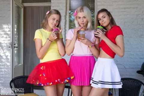 Alice Reign: Blonde Babes Strip for Lesbian Threesome – photo 3 of 20