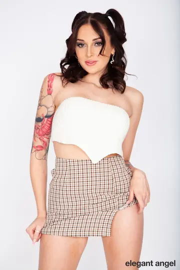 Kylie Rocket – Tall Tattooed Brunette Fucks and Kisses Her Partner