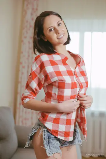 Sade Mare – Slim Brunette Strips Out of Her Shorts and Top to Spread Her Hairy Pussy