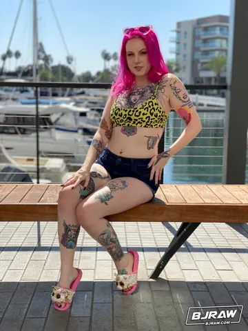 Lady Lazarus – Tattooed Babe in a Bikini and Glasses Gives POV Blowjob Outdoors