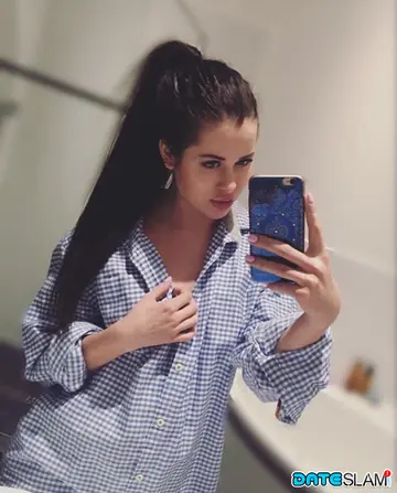 Cassie Fire – Brunette European Shows Lingerie in Selfies