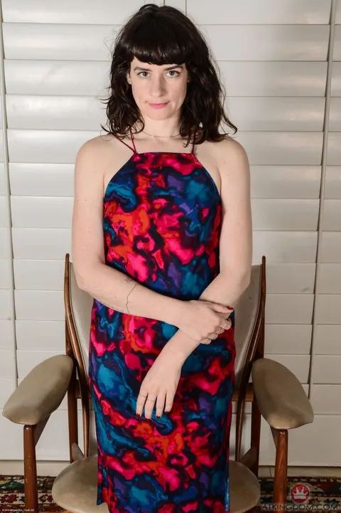 Jane Vervain: Thick Mature Brunette Pulls Panties Aside on the Chair – photo 1 of 21