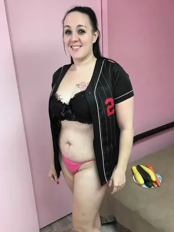 Selena Sky – Curvy Latina MILF Toys Her Pussy Deep with a Dildo