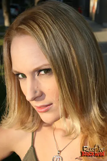 Ruth Blackwell – Slim Blonde MILF Takes Anal in Interracial Threesome