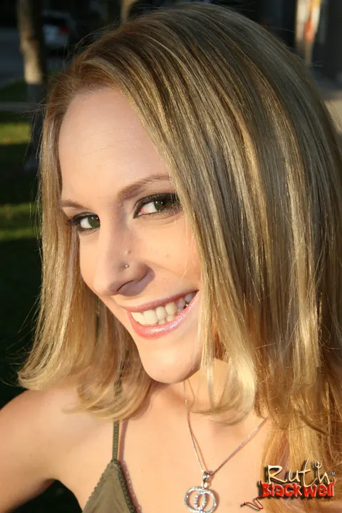 Ruth Blackwell: Slim Blonde MILF Takes Anal in Interracial Threesome – photo 2 of 21