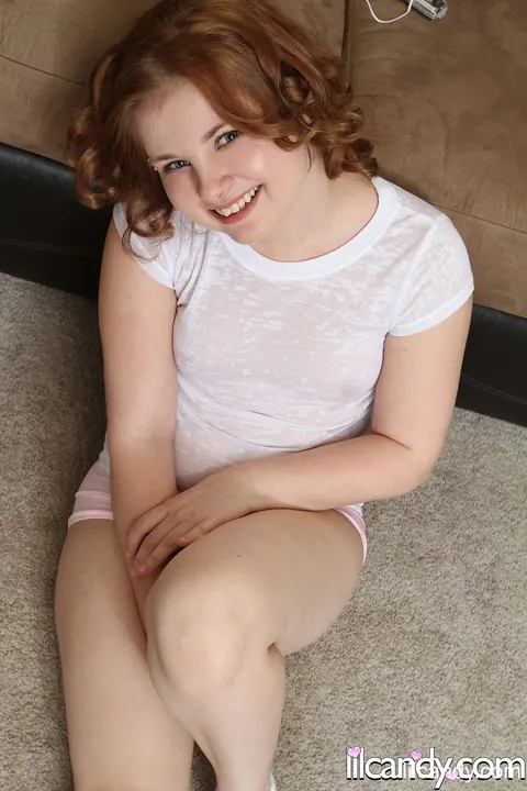 Lil Candy: Tattooed Redhead in Socks Masturbates with a Monkey Vibrator – photo 15 of 15