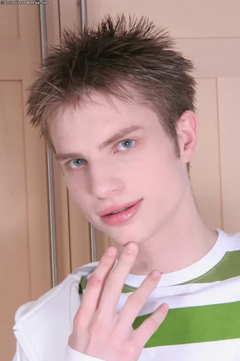 Man Strips Nude and Poses for the Camera – photo 1 of 21
