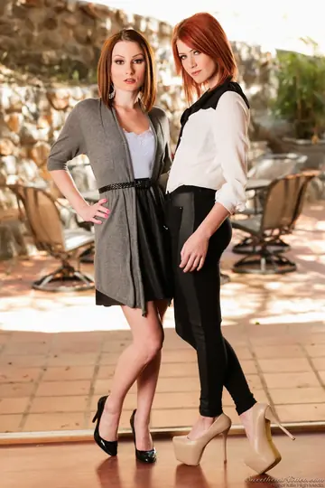 Elle Alexandra – Redhead Lesbians Kiss and Lick Pussy Outdoors in Heels