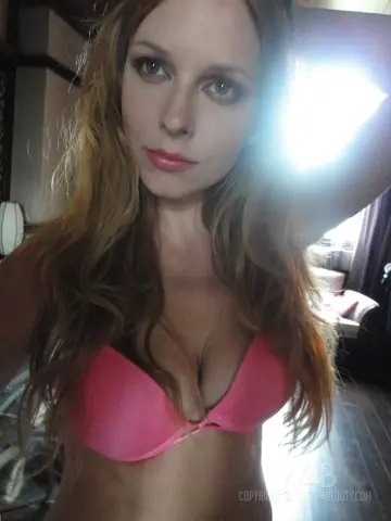 Tubbea – Tall Redhead with Big Tits Spreads Her Pussy in Lingerie Mirror Selfies
