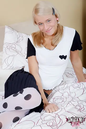 Connie Rose – Blonde in Pantyhose with Pigtails Takes Anal Doggy Style