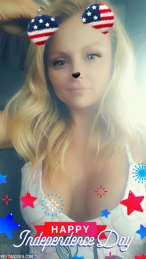 Meet Madden: Blonde MILF with Big Tits Takes a Topless Selfie – photo 6 of 15