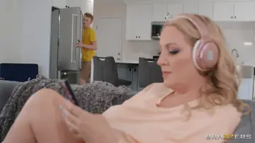 Holly Wood – Asian MILF and Curvy Blonde Share a Man in a Threesome