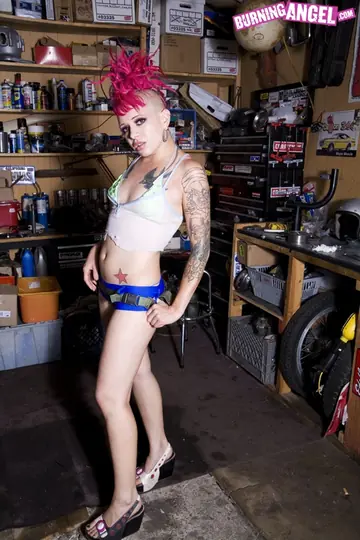 Thick Short-Haired Babe Strips Out of Her Shorts and Bikini