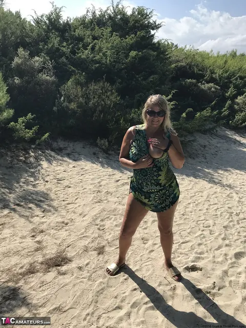 Sweet Susi: Thick Mature Blonde Flaunts Her Big Tits on a Sandy Dune – photo 12 of 20
