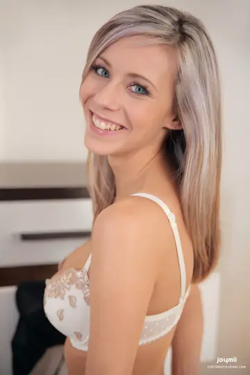 Tracy Smile – Blonde with Big Natural Tits Does 69 Then Gets Fucked Doggy Style