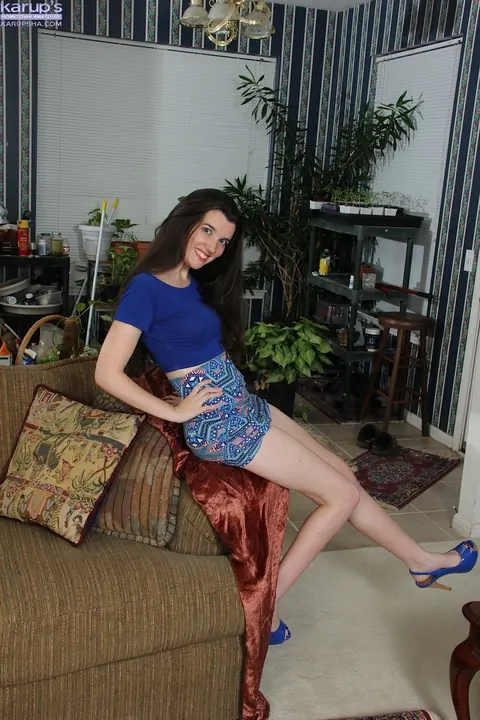 Gabby Smith: Brunette Masturbates with a Dildo on the Sofa – photo 1 of 19