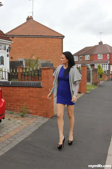 Carla Mai – Tall British MILF in a Dress Has Sex Outdoors