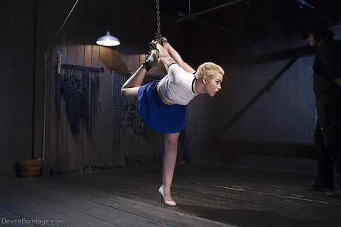 Elizabeth Thorn: Short-Haired Blonde in Bondage Takes a Dildo and Spreads – photo 3 of 16