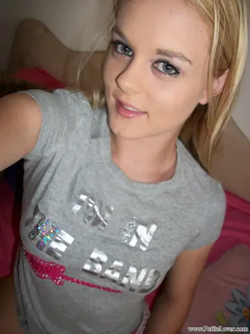 Bridgette Skies – Blonde Babe with Small Natural Tits Spreads in Selfies