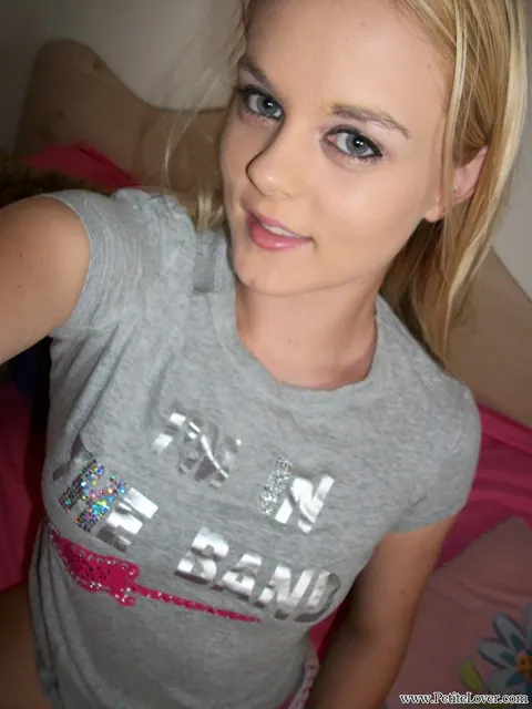 Bridgette Skies: Blonde Babe with Small Natural Tits Spreads in Selfies – photo 1 of 16