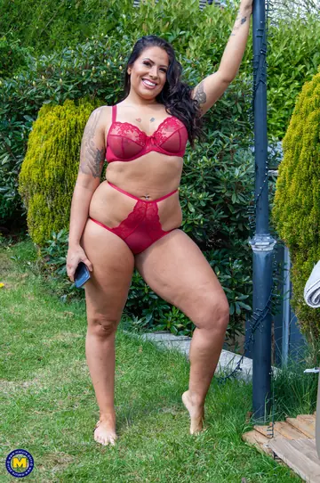Ella Roxx – Curvy Brunette MILF Fucks Her Partner Hard
