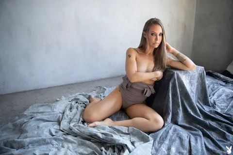 Nicole Aniston: Blonde with Enhanced Tits and Tattoos Poses Nude – photo 6 of 20