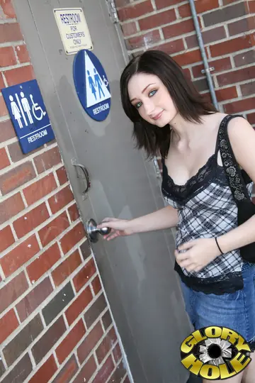 Violet Monroe – Slim Brunette Sucks and Fucks a Black Man