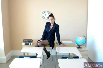 Selena Steele – Mature Brunette in Glasses, Stockings and Heels Spreads Her Hairy Pussy