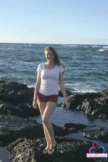 Blonde Amateur Gets Fucked on the Beach in a Bikini and Takes a Facial