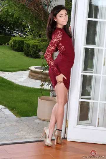 Rhaya Shyne – Petite Brunette in High Heels Spreads Her Asshole for Anal