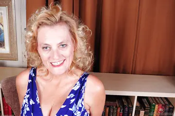 Lady Dalbin – Thick Blonde MILF Pulls Lingerie Aside and Spreads in Heels